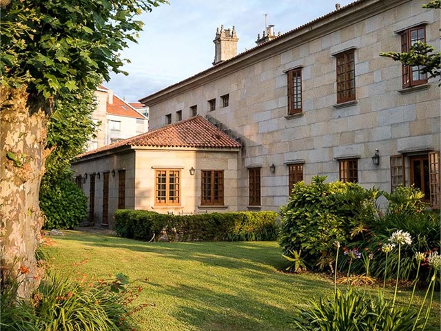 Vicente de la fuente, adjudicatario en la sustitución de ventanas del Parador de Cambados (Pontevedra)